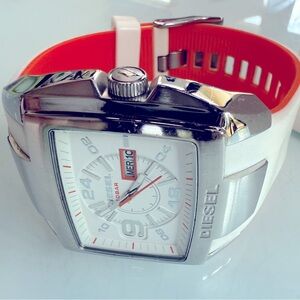 Diesel DZ4286 Men’s 45mm Watch White Dial Silicone Band Date Box new battery